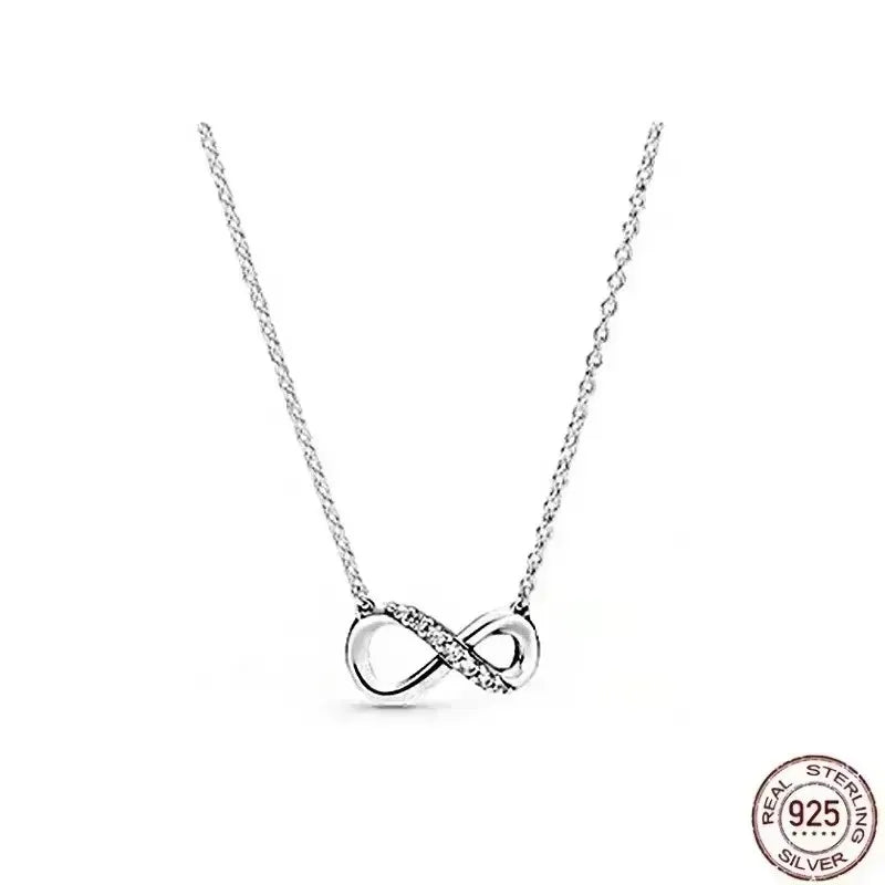 Heart necklace with subtle shine and reflection