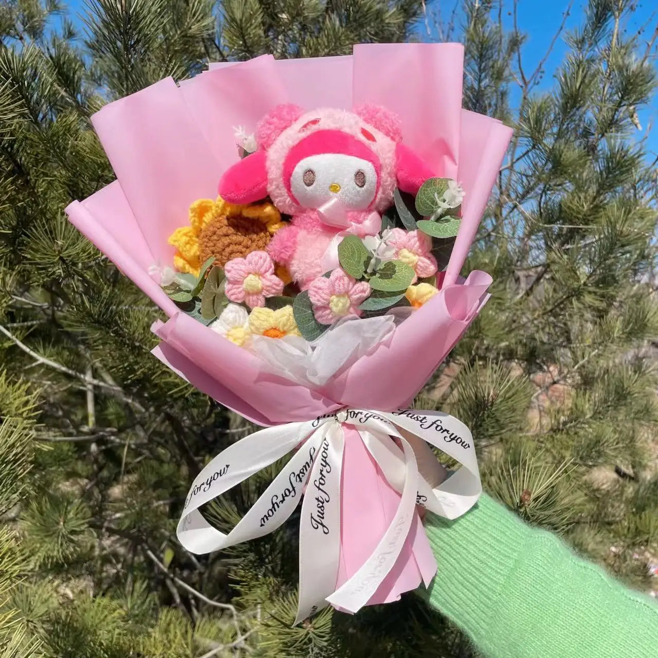 Greeting gift plush Hello Kitty with bouquet