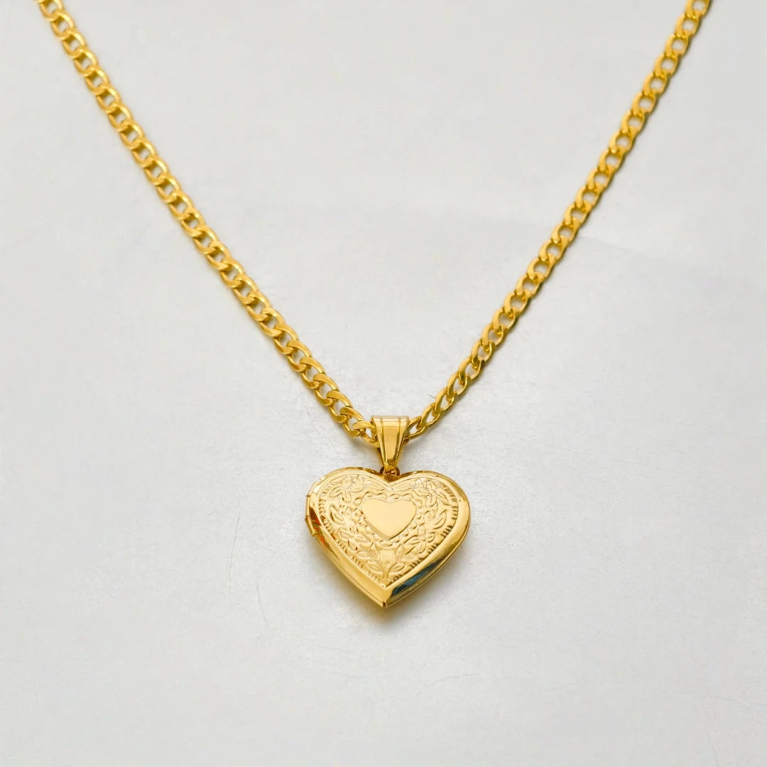 Romantic heart locket gift for Valentine’s Day