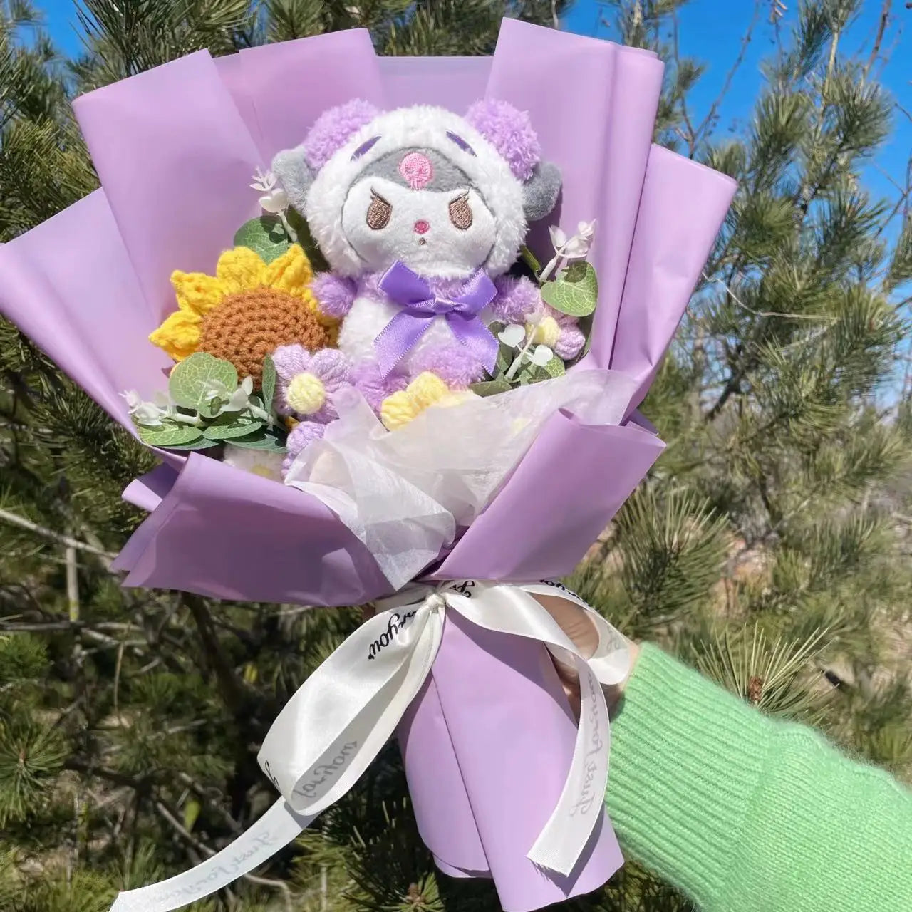 Cute stuffed bouquet show with Hello Kitty figure
