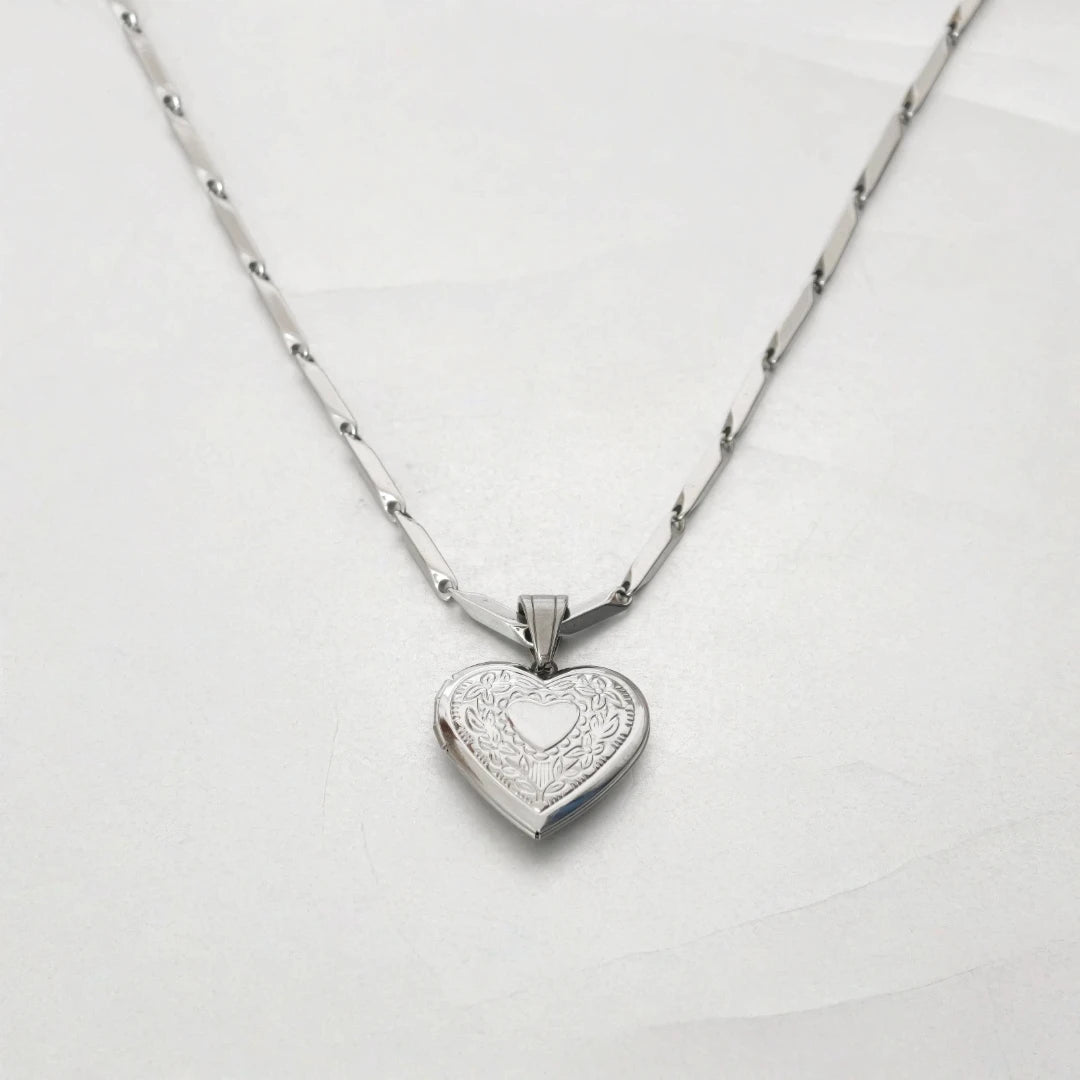 Heart necklace detail with shiny finish